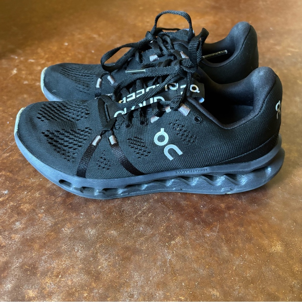 On CloudSurfer Womens Black Running Shoes Women’s Size 7.5 3WD10440485